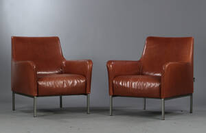 Linteloo. Par lænestole i brun læder 2