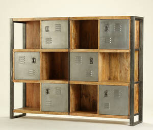 Skab i metal og træ. Rustikt look. Industrielt design