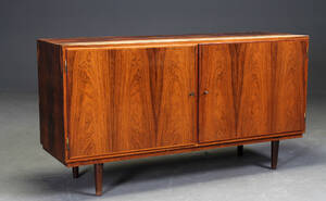 Aage Hundevad. Lav skænk 