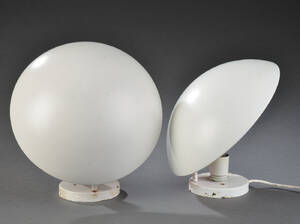 Poul Henningsen for Louis Poulsen. Et par PH-Hatte væglamper. 2