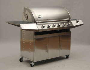Gasgrill i rustfri stål med 6 brændere og sidebrænder.