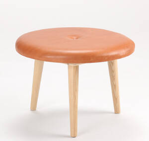 Coph. Skammel af asketræ, læder 