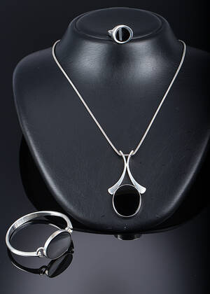 N.E. From. Smykkesæt i sterlingsølv med sort onyx 3