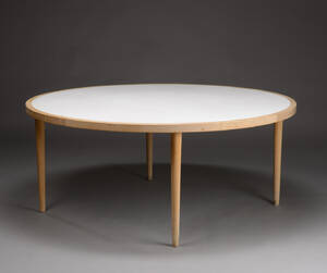 Hans J. Wegner. Rundt spisebord af ask