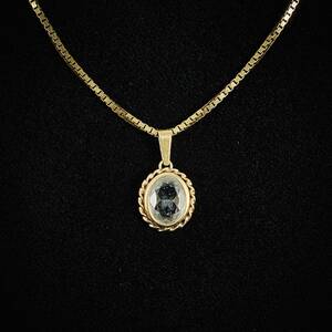 Kedja med hänge, 18k guld. Vikt 8