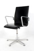 Arne Jacobsen. Oxford kontorstol, model 3271. sort læder.