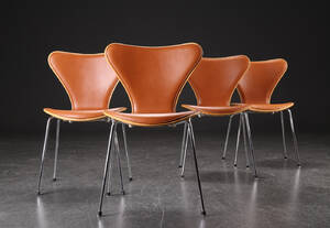 Arne Jacobsen. Fire syverstole model 3107, cognacfarvet læder og bøg 4 Denne vare er sat til omsalg under nyt varenummer 4434473
