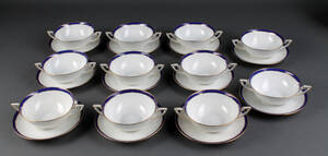 Royal Copenhagen. Elleve boullionkopper med underkopper 22 Denne vare er sat til omsalg under nyt varenummer 4054869