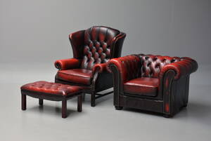 To lænestole samt skammel i Chesterfield stil 3