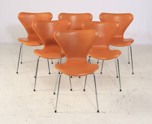 Arne Jacobsen. Sæt på seks stole syveren model 3107. 6 
