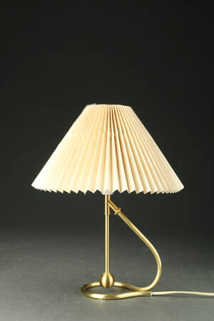 Kaare Klint for Le Klint. Kip bordlampe model 306 Denne vare er sat til omsalg under nyt varenummer 4253952