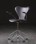 Arne Jacobsen. Kontorstol, model 3217, Brown label med originalt sort læder Denne vare er sat til omsalg under nyt varenummer 4438987