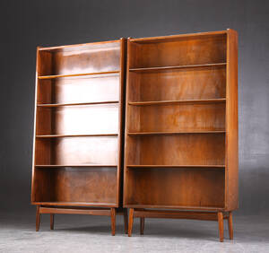 Par reoler af nøddetræ, dansk møbelproducent 2