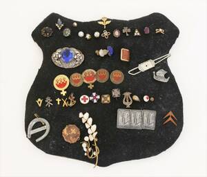 Parti pins och märken