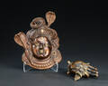 Orientalsk maske og hånd af bronze, 19002000-tallet 2