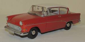 Plåtleksaksbil Opel Rekord L25cm Nyskick