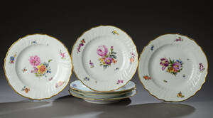 Royal Copenhagen. Fuld Saksisk blomst med takket guldkant. 6 tallerkner 6 Denne vare er sat til omsalg under nyt varenummer 4437694