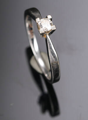 Brillantring af 14 kt hvidguld 0.21 ct