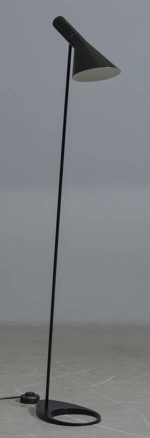 Arne Jacobsen. Standerlampe, sort