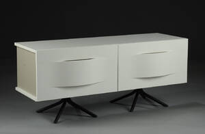 BoConcept. TV-bord af hvidlakeret træ. 