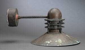 Alfred Homann  Ole V. Kjær. Udendørs væglampe af patineret kobber, Nyhavnslampen