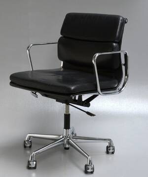 Charles Eames. Soft Pad kontorstol med sort læder, model EA-217