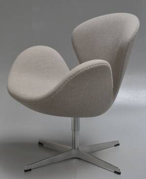 Arne Jacobsen. Lænestol Svanen, lys grå Hallingdal uld, model 3320