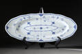 Royal Copenhagen. Musselmalet halvblonde fiskefad nr. 537, 1894-1897