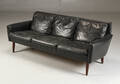 Sofa 3 pers. af sort læder model 60erne.