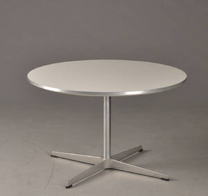 Arne Jacobsen. Sofabord, model A222 