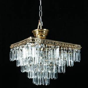 KRISTALLKRONA triangelformad