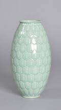 Vase i mintgrøn glasur, keramik, 1900-tallet 2. halvdel