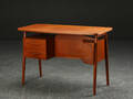 Dameskrivebord af fineret teak