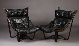 Brunstad. Par lænestolestole 2