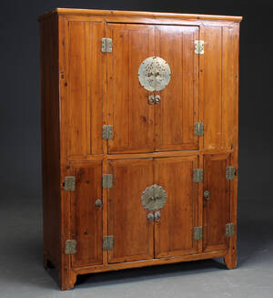 Kinesisk skab af orientalsk træ 