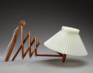 Le Klint Sakselampe af teak. Model 332334