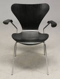 Arne Jacobsen. Syver stol med armlæn, model 3207 
