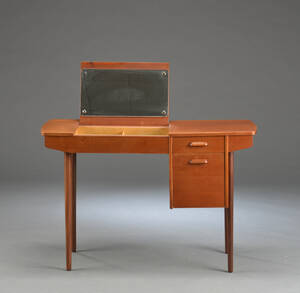 Sminkebord af teaktræ med opklappelig plade.