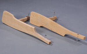 Hans J. Wegner. Par armlæn, model GE-375. 2