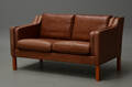 Dansk møbelproducent. Topersoners sofa i skind