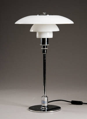 Poul Henningsen. PH 32 bordlampe