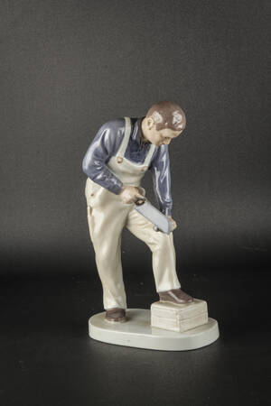 Bing  Grøndahl. Figur af porcelæn nr. 2434 
