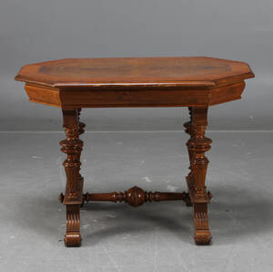 Salongsbord, nyrenässans Denna vara har satts till omförsäljning under nytt varunummer4049743