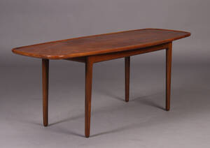 Dansk møbelproducent. Sofabord, nøddetræ, 1950erne