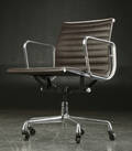 Charles Eames. Kontorstol fra serien Aluminium Group Konference, model EA 335
