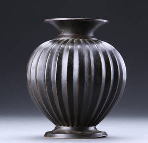 Just Andersen. Vase af patineret bronze, dessin B114 Denne vare er sat til omsalg under nyt varenummer 4422231