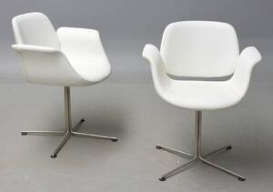 Johannes Foersom  Peter Hiort-Lorenzen. Par Flamingo armstole, model EJ 205, hvidt nappa 2