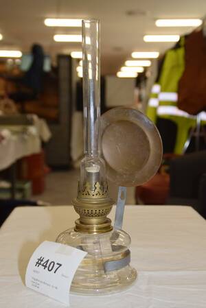 Väggfotogenlampa, ej rätt linerglas