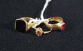 RINGAR, 3 ST, 18 K GULD, MED HALVÄDELSTENAR, TOTAL VIKT 8.2 GRAM