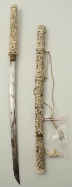 Katana, skulpterat ben
